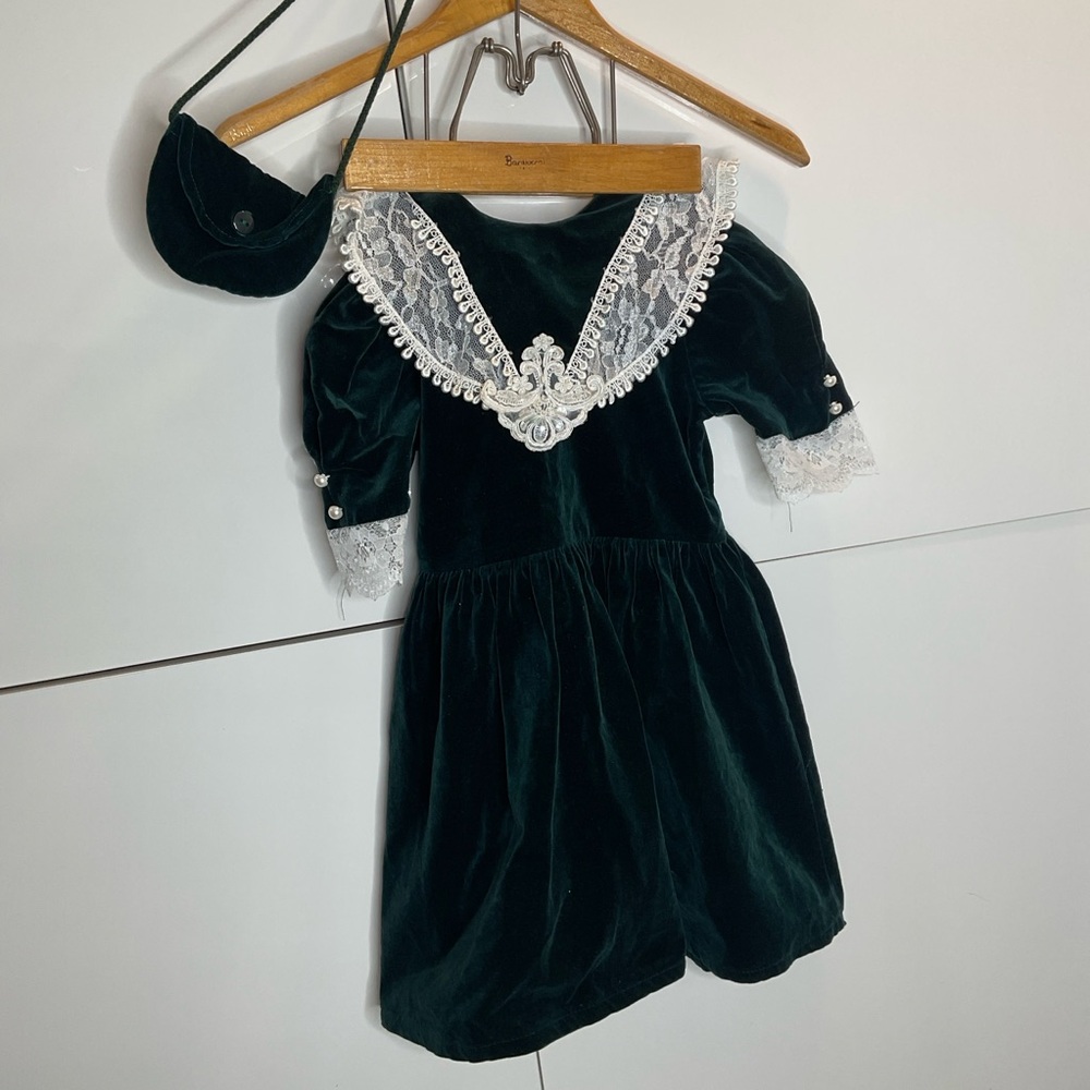 Vintage 80s Girl’s Forest Green Velvet Dress w/ Lace Trim & Matching tiny purse